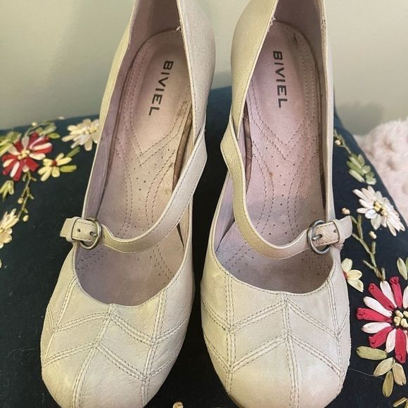 Anthropologie Retro Looking Biviel Vegan Leather Heels - Picture 7 of 8